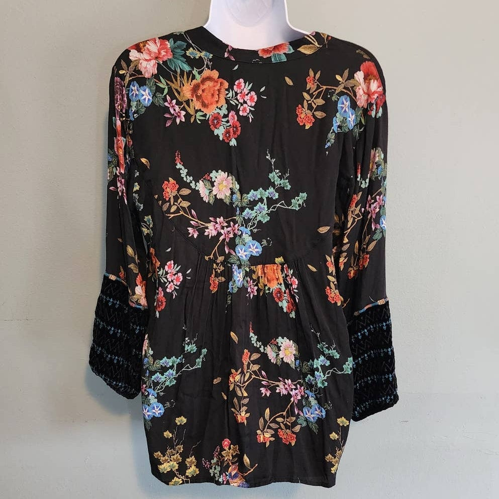 Johnny Was Black Floral Blouse V Neck with Velvet Trim Size Small