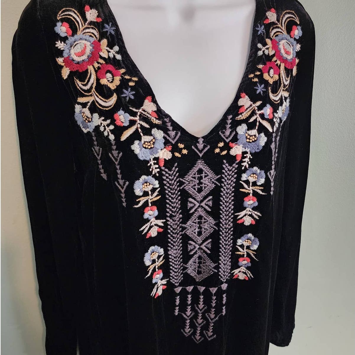 Johnny Was Black Velvet Embroidered Tunic Dress size XS